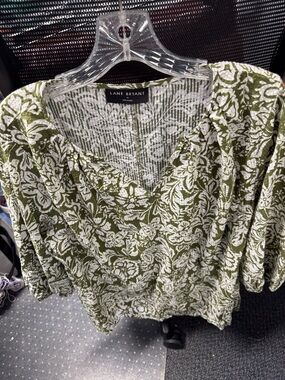 Lane Bryant top size 14 // 041124